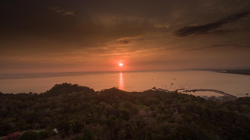 Hotel California Manuel Antonio Bagian luar foto