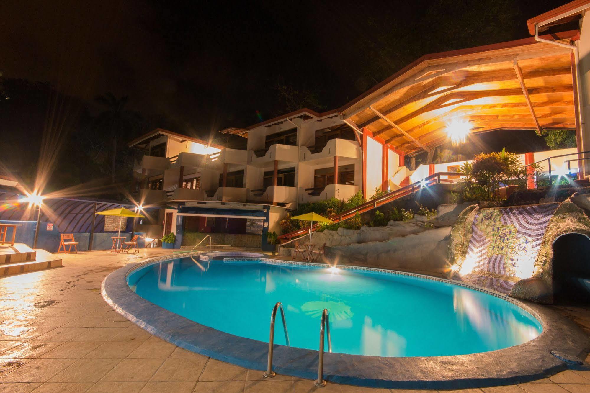 Hotel California Manuel Antonio Bagian luar foto